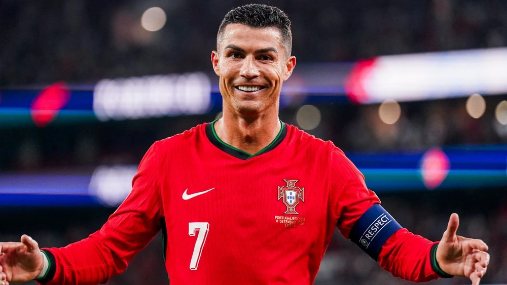 CR7 huyền thoại bóng đá thế giới